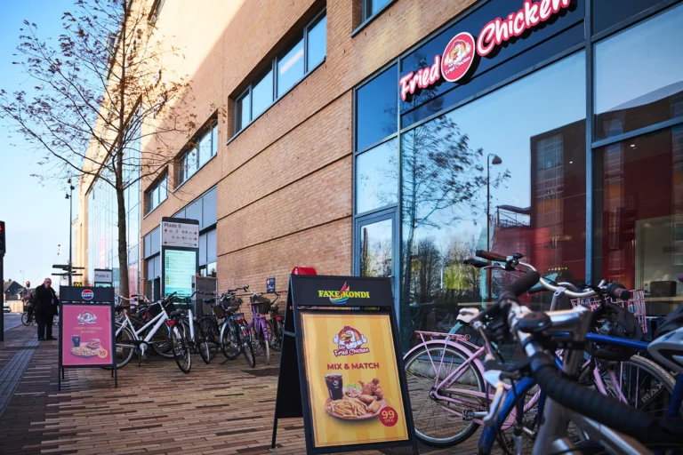 MFC Fried Chicken Restaurant facade i Odense