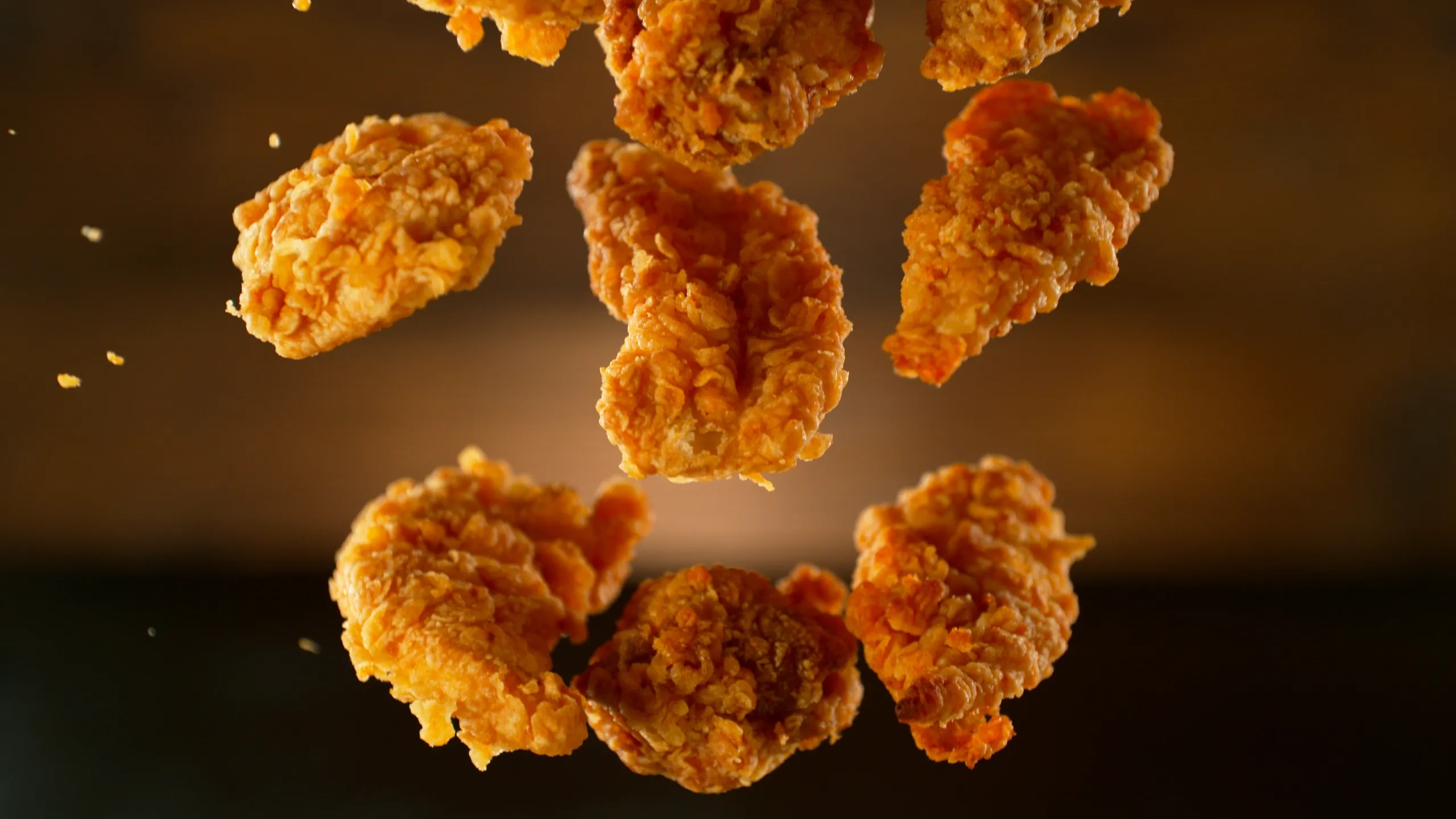 Friske chicken wings klar til servering